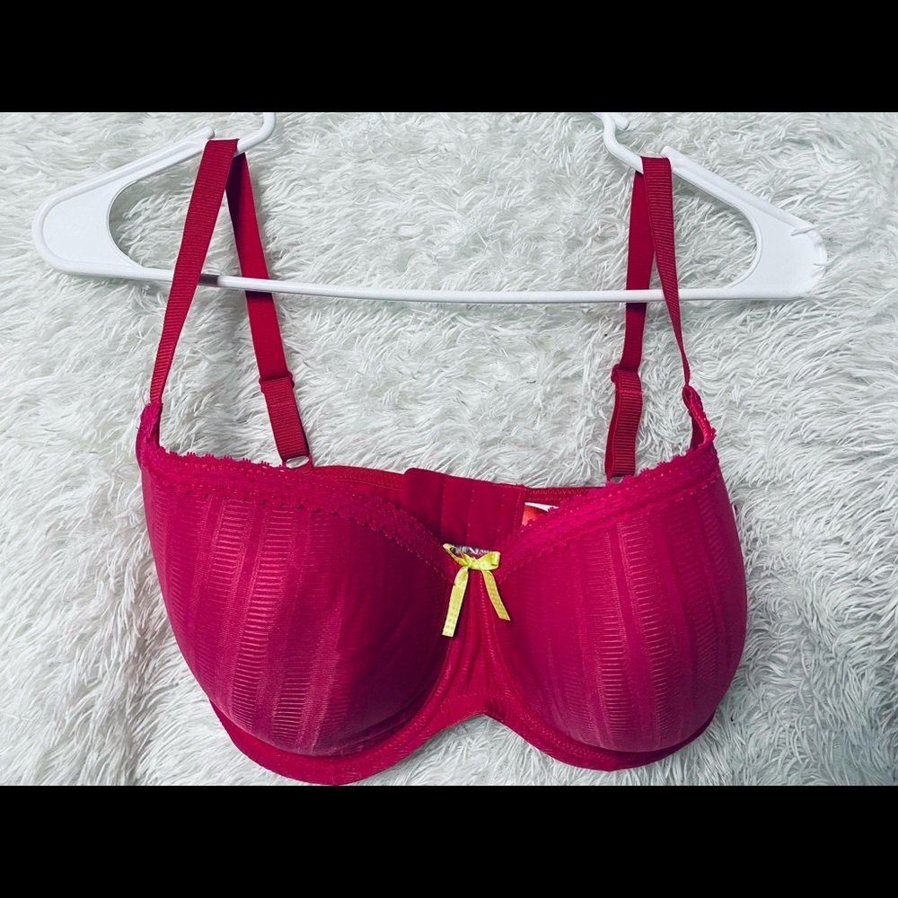 34G Fuschia Bra
